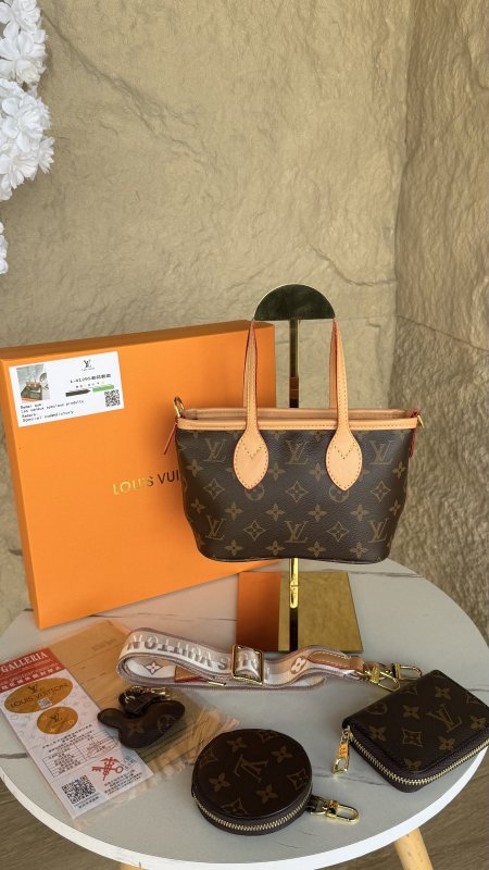بكج لوي فيتون 4 قطع  / Louis vuitton  ماستر كواليتي شامل علبة